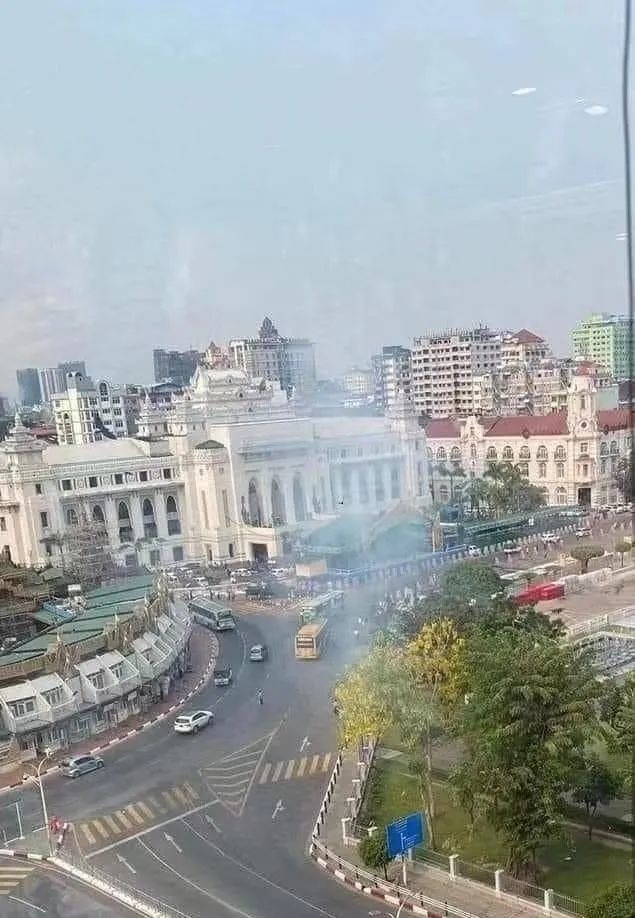 缅甸仰光市政厅泼水台附近发生爆炸 暂无人员伤亡