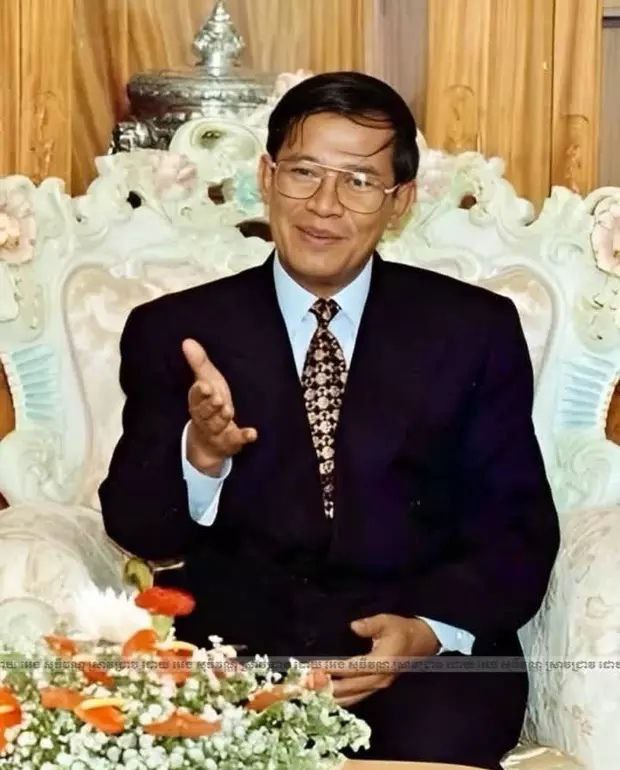 柬埔寨前总理洪森回忆往事49年的今天我失去了左眼