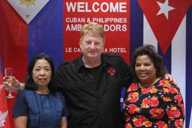 古巴驻柬埔寨大使、菲律宾驻柬埔寨大使昨晚在乐酒店推广雪茄与朗姆酒