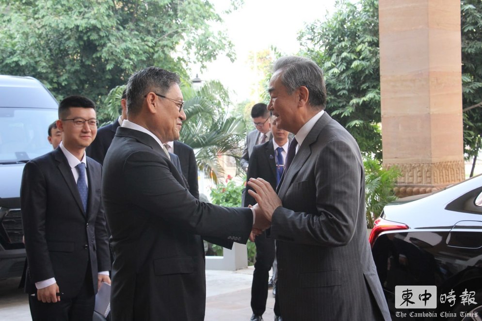 柬埔寨外长会见王毅：期待更多柬中合作项目在柬落地，欢迎更多中国企业来柬投资