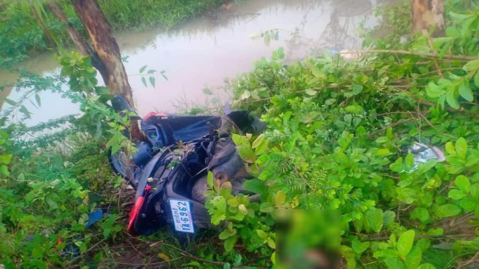 柬埔寨一名警察酒驾遇车祸，掉进河里死亡！