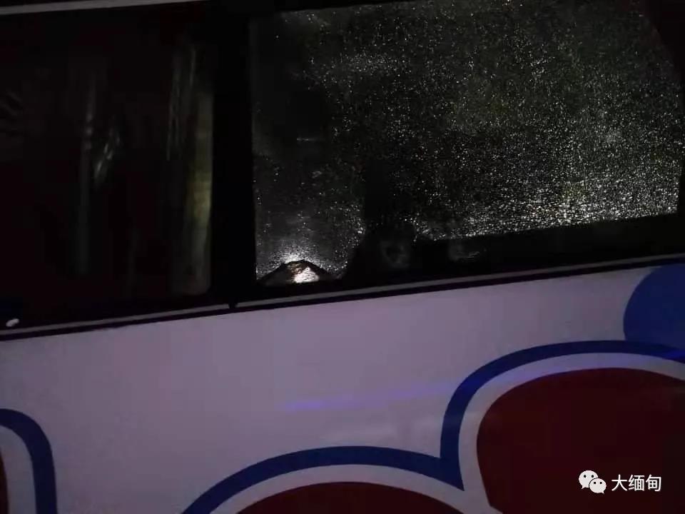 缅北腊戌开往下缅甸的2辆客车，在联邦公路遭炮弹袭击