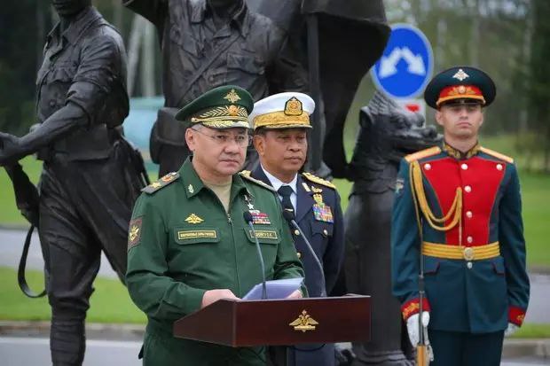 名为“缅甸勇士盟友”的纪念雕像在俄罗斯爱国者公园揭幕