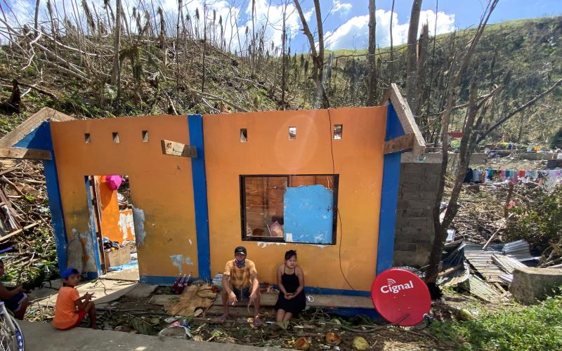 受台风“雷伊”重创 菲律宾灾民达900万人