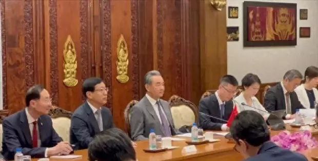 王毅会见柬埔寨副首相