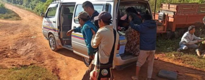 缅北当阳一辆拖拉机翻车，造成1死7伤