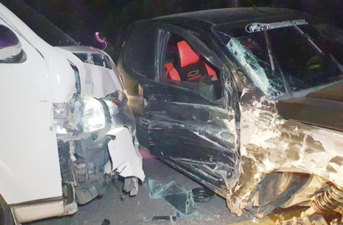 一辆载有18名缅籍非法劳工的黑车在泰缅边境发生交通事故 致6死12伤