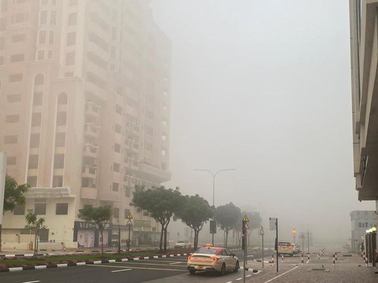 迪拜和沙迦发布大雾红色和黄色警报