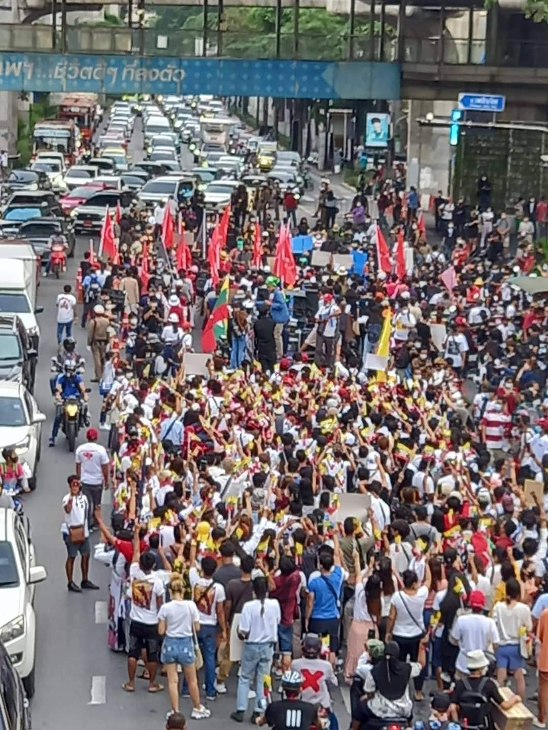 国际劳动节日，身在泰国的缅甸工人举行游行抗议