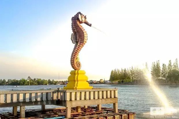 贡布省喷水的海马雕像成为热门打卡地