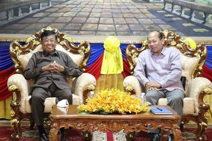 【柬单网综合报道】据柬媒消息，1月24日，柬埔寨国家艾滋病管理局主席英莫利透露，柬埔寨有超过10万名男同性恋，也是艾滋病高发群体。