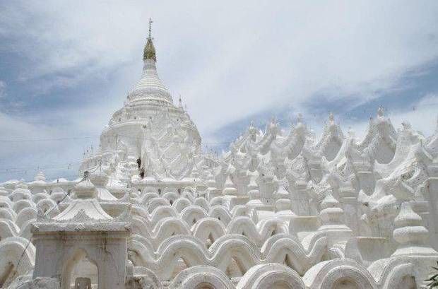 缅甸最为独特的佛塔，外形像奶油蛋糕，吸引了众多信徒的参拜
