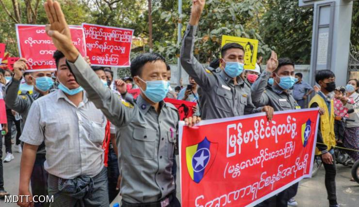 警察上校因谴责缅甸军政府袭击抗议者而被判入狱