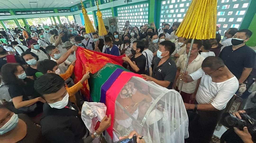 前主席孔坤吞乌的葬礼在仰光的雅威公墓举行