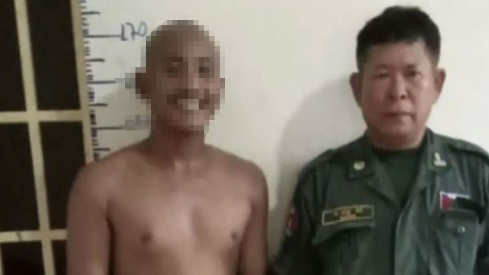 柬埔寨2名醉汉耍酒疯殴打多名和尚，被捕后还满面笑容！
