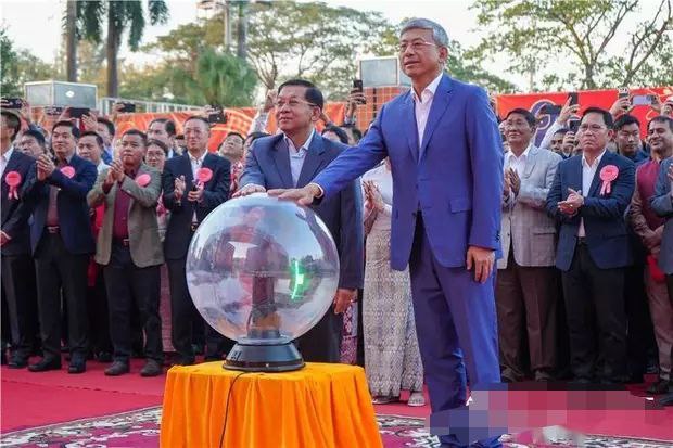 缅甸领导人出席缅华侨界龙年新春庆祝活动