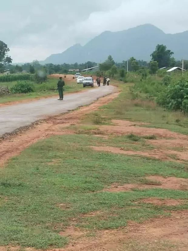 一支民团车队在掸邦莱卡镇遭地雷袭击，造成两名民团成员死亡