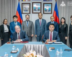 柬加签署建立双边磋商机制谅解备忘录