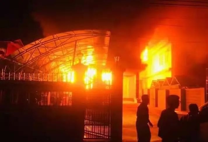 今天凌晨，掸邦东枝一民宅发生火灾，3名少女命丧火海