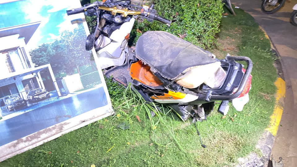 金边一出租车撞上摩托车，受害者被拖行数十米当场死亡！